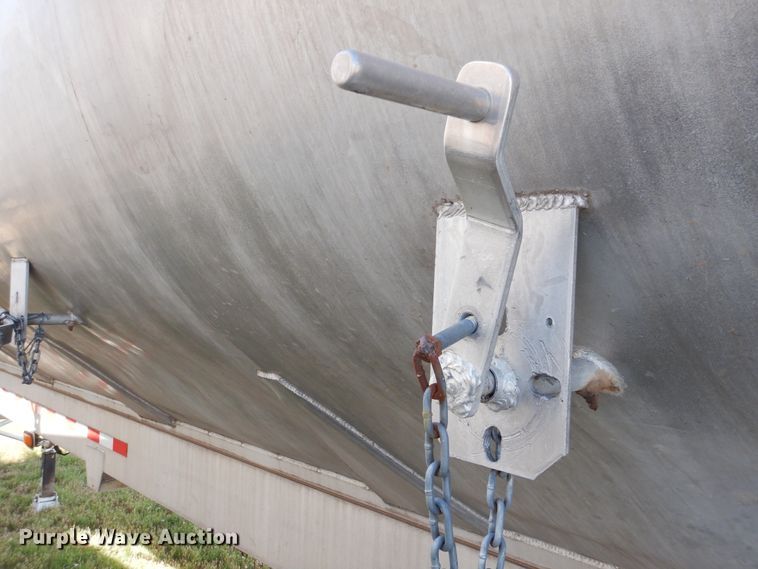 image for item GE9457 1999 Pacer feed delivery trailer