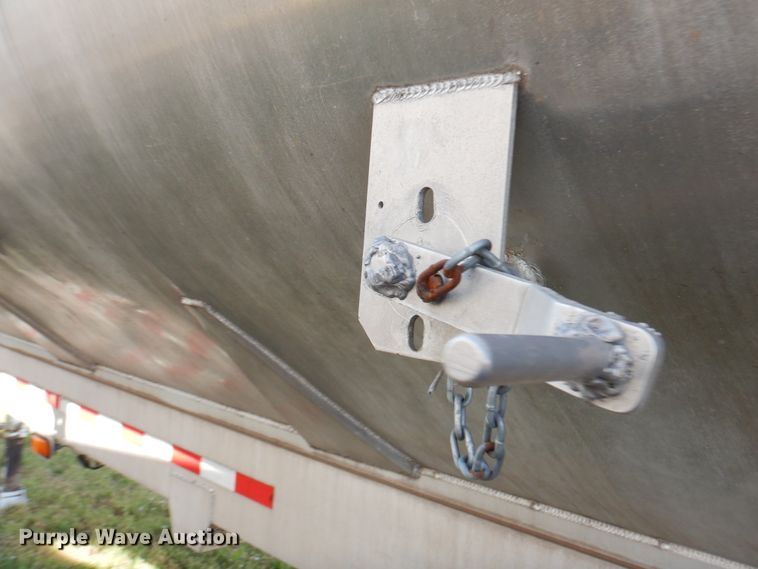 image for item GE9457 1999 Pacer feed delivery trailer