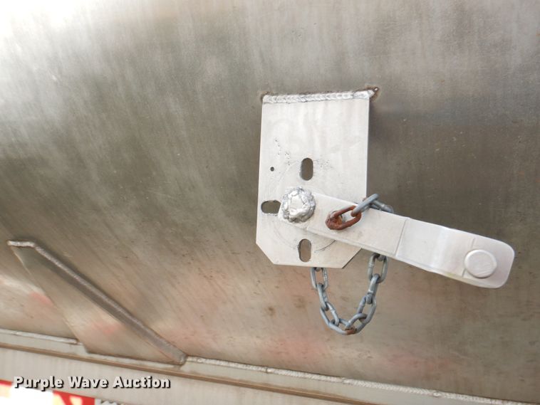 image for item GE9457 1999 Pacer feed delivery trailer