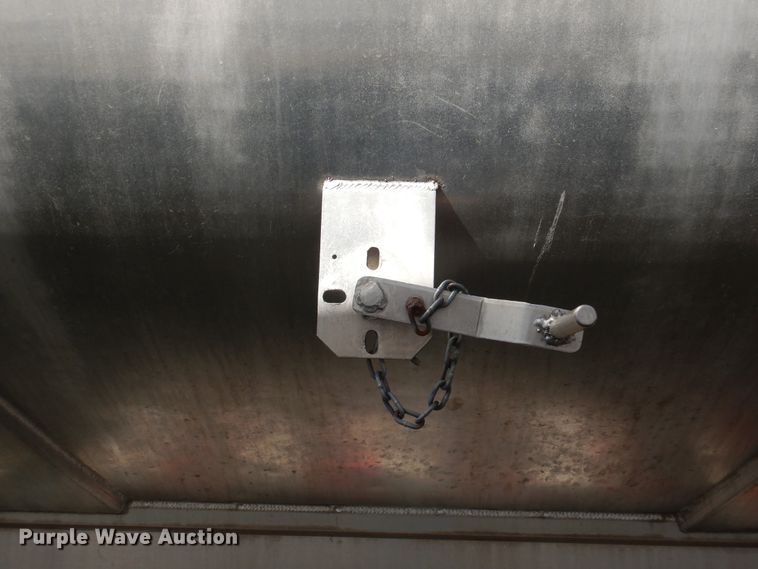 image for item GE9457 1999 Pacer feed delivery trailer