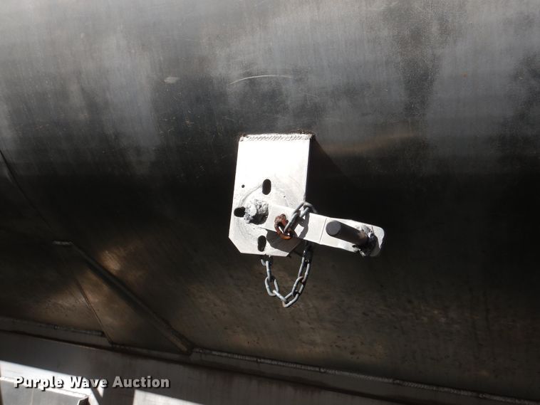 image for item GE9457 1999 Pacer feed delivery trailer