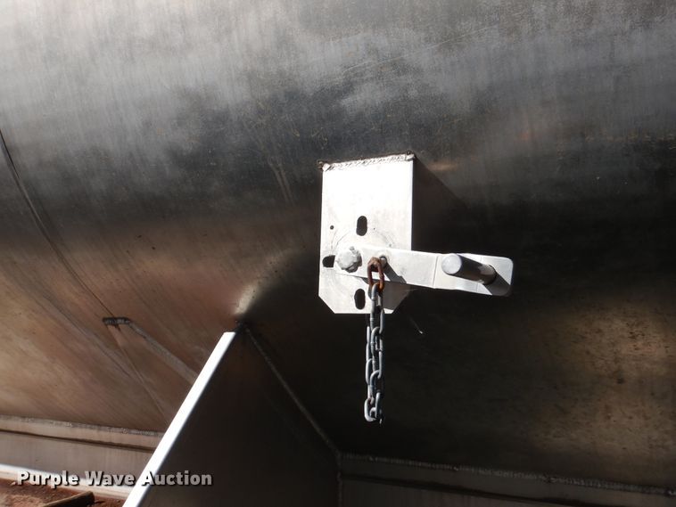 image for item GE9457 1999 Pacer feed delivery trailer