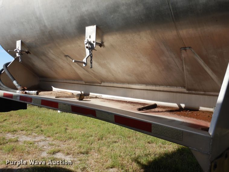 image for item GE9457 1999 Pacer feed delivery trailer