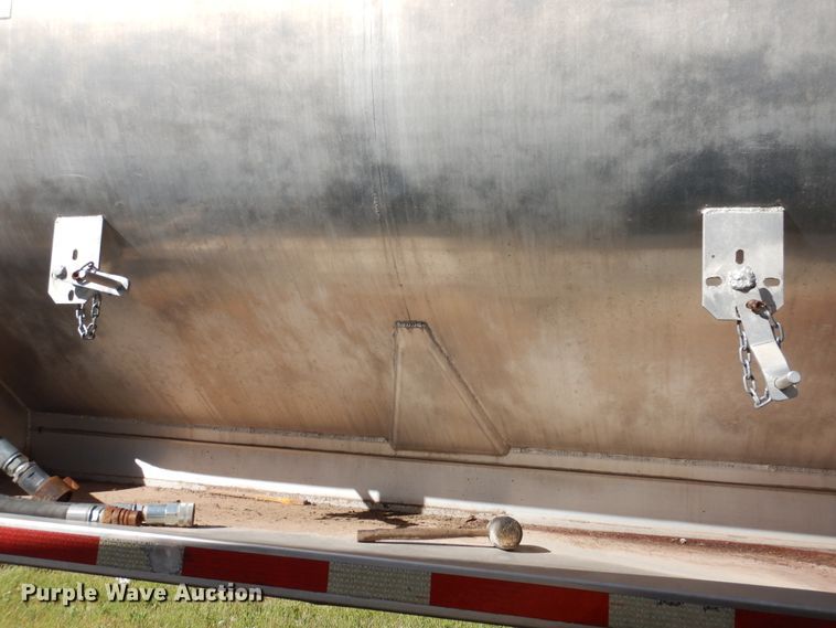 image for item GE9457 1999 Pacer feed delivery trailer