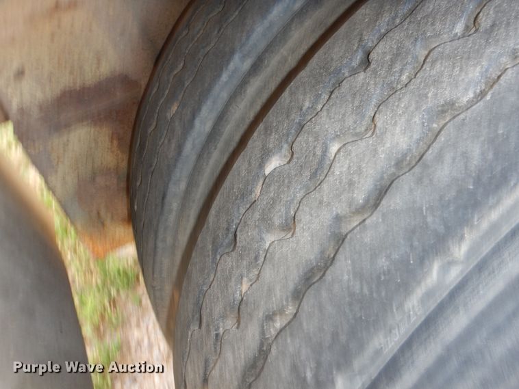 image for item GE9457 1999 Pacer feed delivery trailer