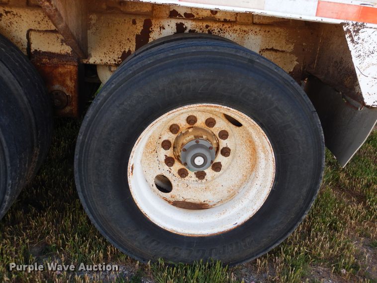 image for item GE9457 1999 Pacer feed delivery trailer