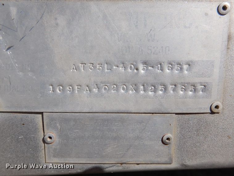 image for item GE9457 1999 Pacer feed delivery trailer