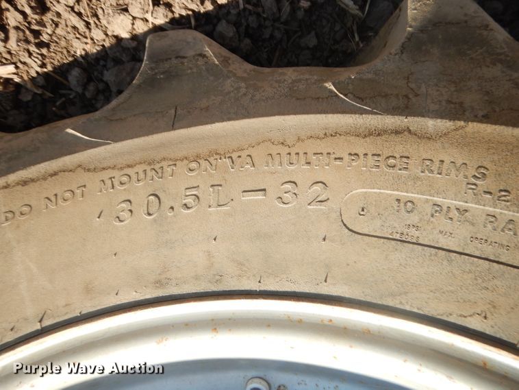 image for item GN9434 1979 International 1460 Axial-Flow RWA combine