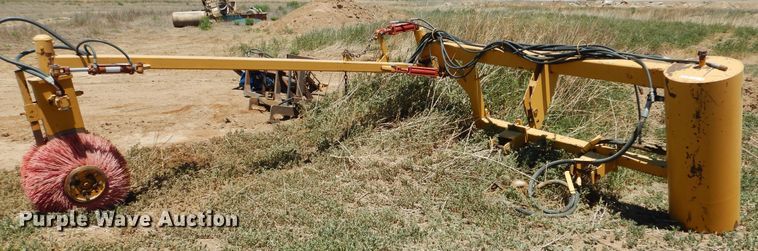 image for item GN9915 Hitchcock bunk sweeper