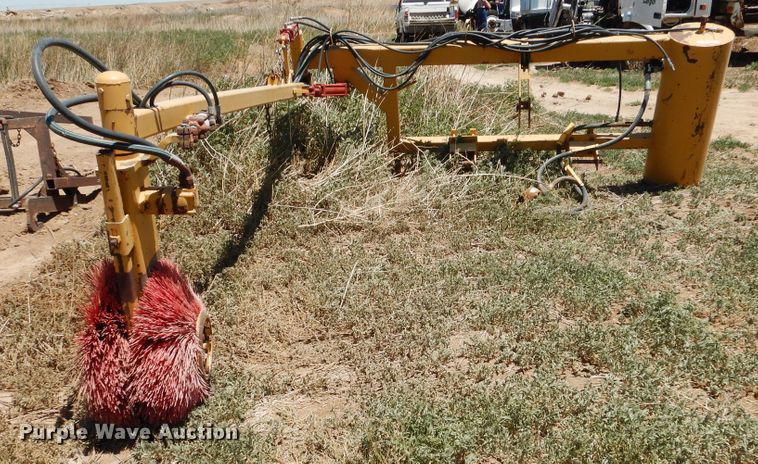 image for item GN9915 Hitchcock bunk sweeper