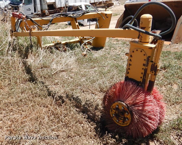 image for item GN9915 Hitchcock bunk sweeper