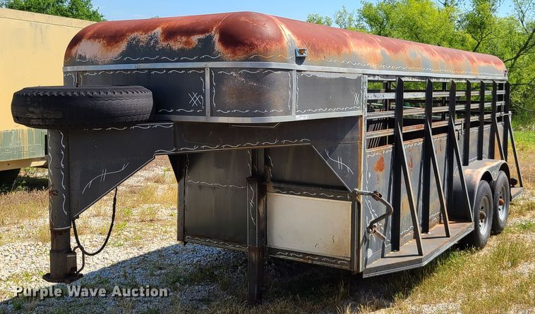 image for item GT9053 1983 Ponderosa livestock trailer