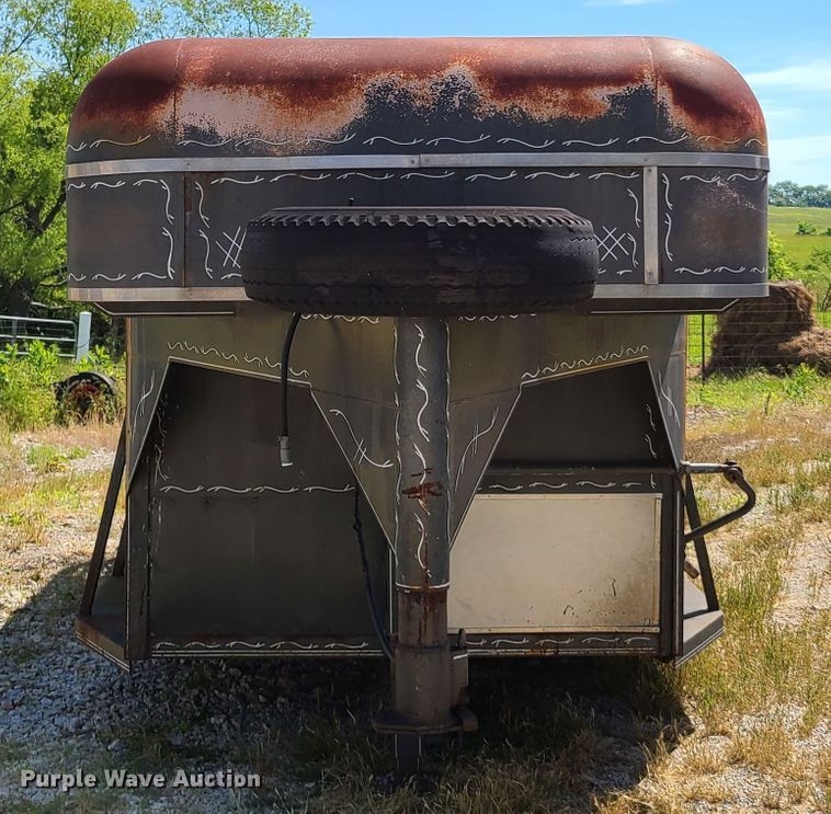 image for item GT9053 1983 Ponderosa livestock trailer