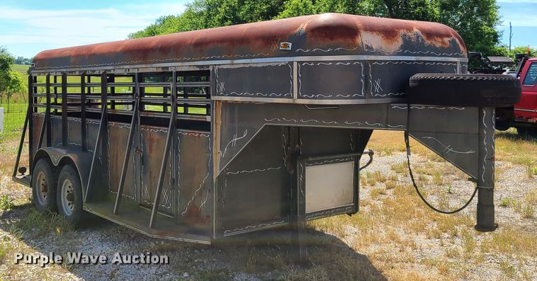 image for item GT9053 1983 Ponderosa livestock trailer