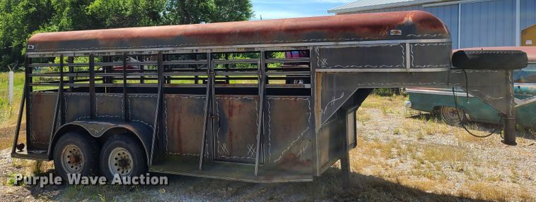 image for item GT9053 1983 Ponderosa livestock trailer