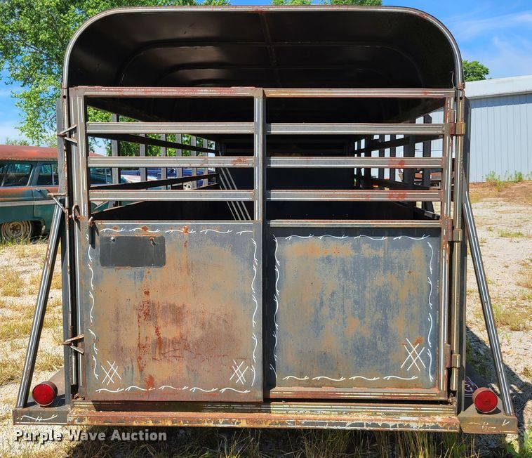image for item GT9053 1983 Ponderosa livestock trailer