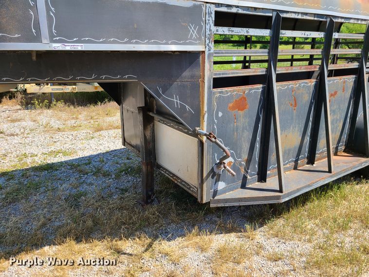 image for item GT9053 1983 Ponderosa livestock trailer