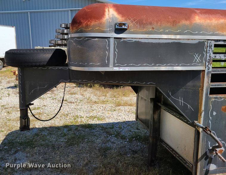 image for item GT9053 1983 Ponderosa livestock trailer