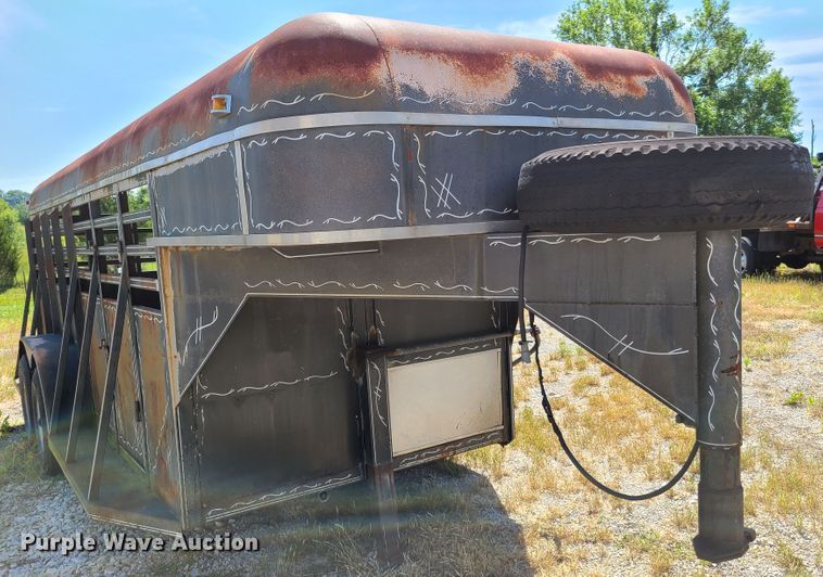 image for item GT9053 1983 Ponderosa livestock trailer
