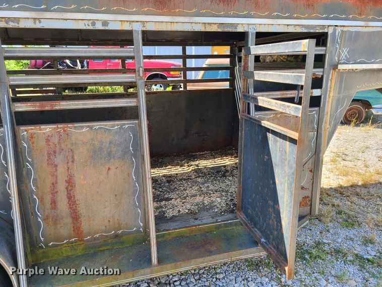 image for item GT9053 1983 Ponderosa livestock trailer