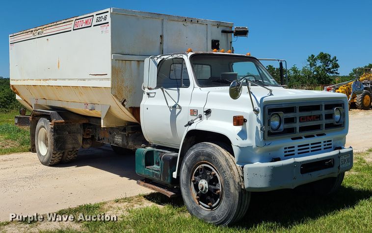 image for item GT9097 1988 GMC TopKick 7000  feed mixer truck