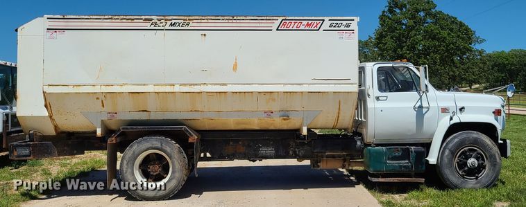 image for item GT9097 1988 GMC TopKick 7000  feed mixer truck