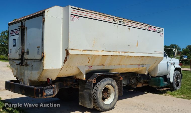 image for item GT9097 1988 GMC TopKick 7000  feed mixer truck