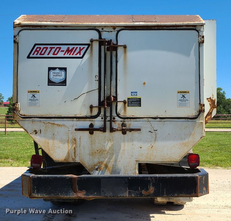 image for item GT9097 1988 GMC TopKick 7000  feed mixer truck