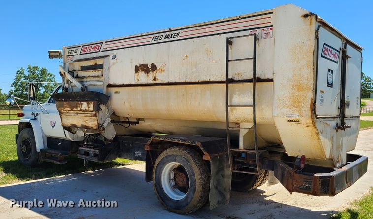 image for item GT9097 1988 GMC TopKick 7000  feed mixer truck