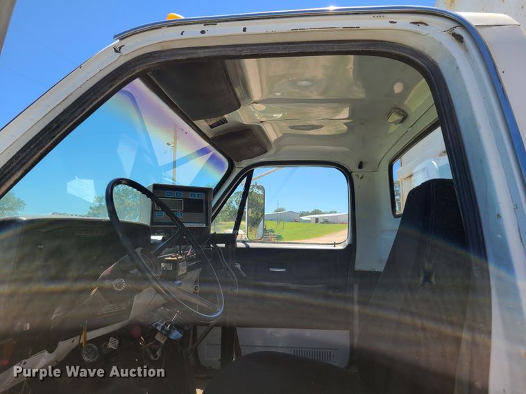 image for item GT9097 1988 GMC TopKick 7000  feed mixer truck