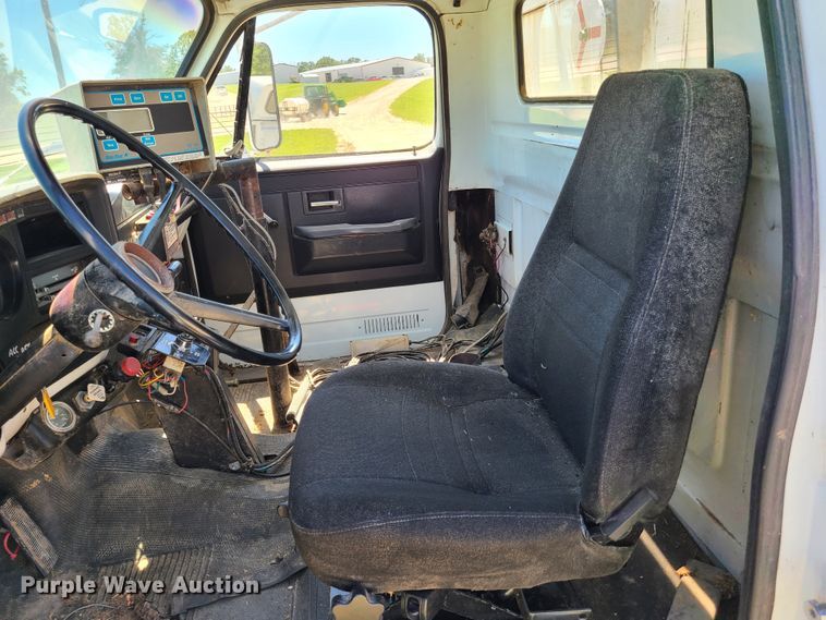 image for item GT9097 1988 GMC TopKick 7000  feed mixer truck