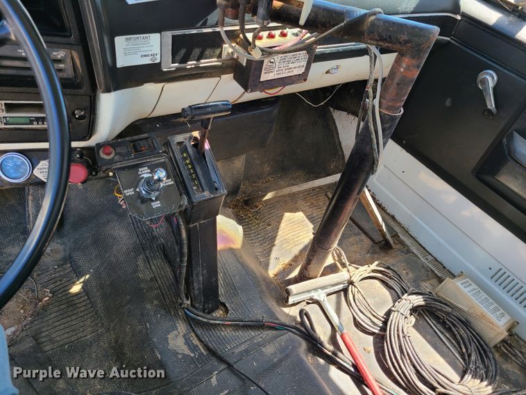 image for item GT9097 1988 GMC TopKick 7000  feed mixer truck