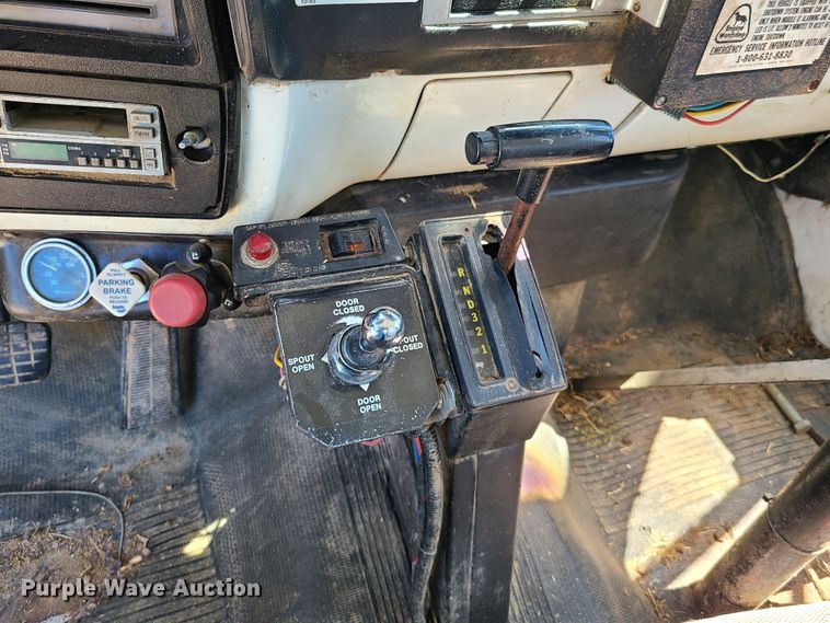 image for item GT9097 1988 GMC TopKick 7000  feed mixer truck