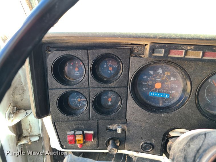 image for item GT9097 1988 GMC TopKick 7000  feed mixer truck