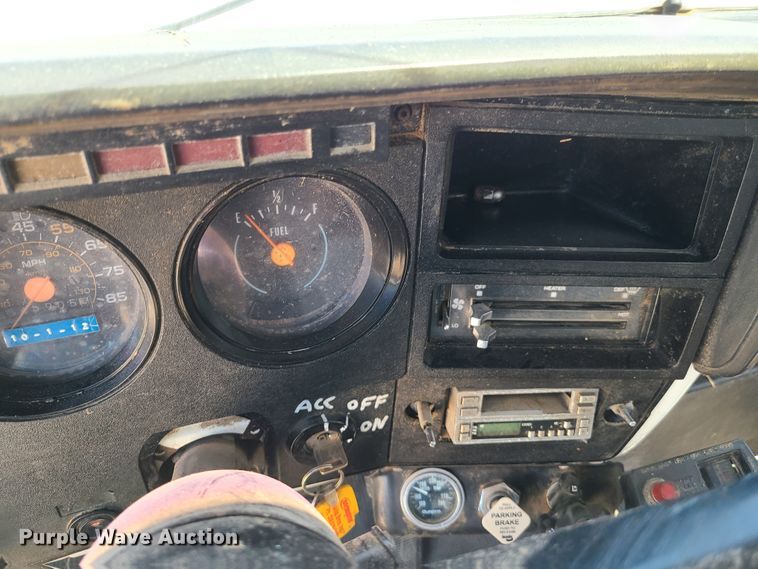 image for item GT9097 1988 GMC TopKick 7000  feed mixer truck