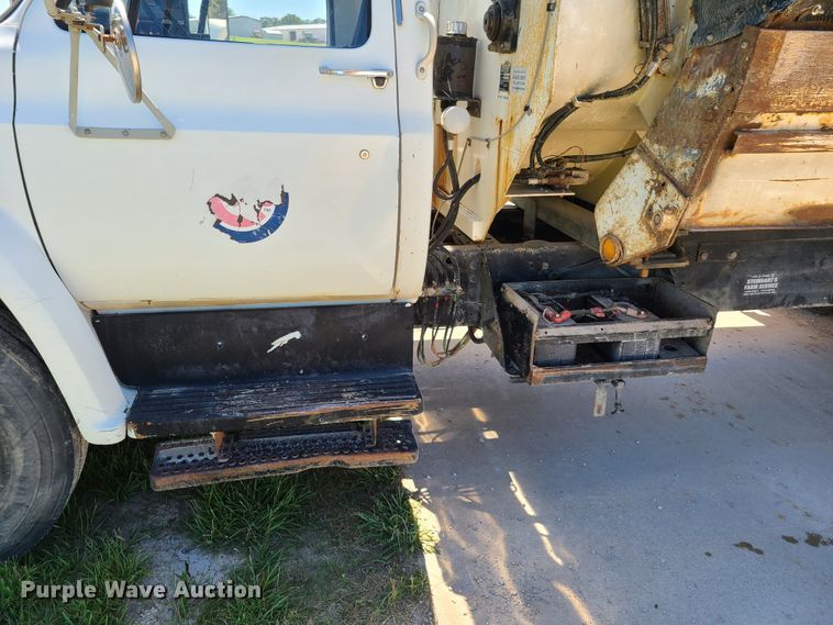 image for item GT9097 1988 GMC TopKick 7000  feed mixer truck