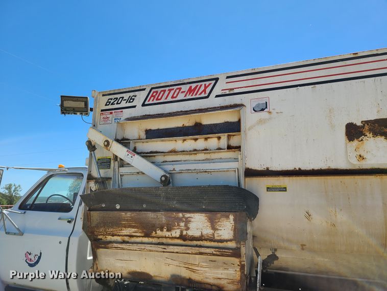 image for item GT9097 1988 GMC TopKick 7000  feed mixer truck