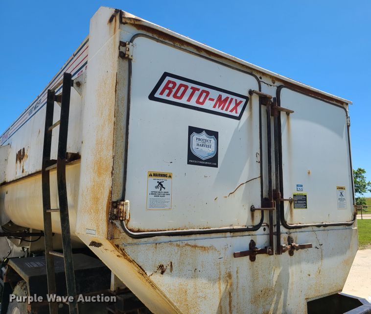 image for item GT9097 1988 GMC TopKick 7000  feed mixer truck