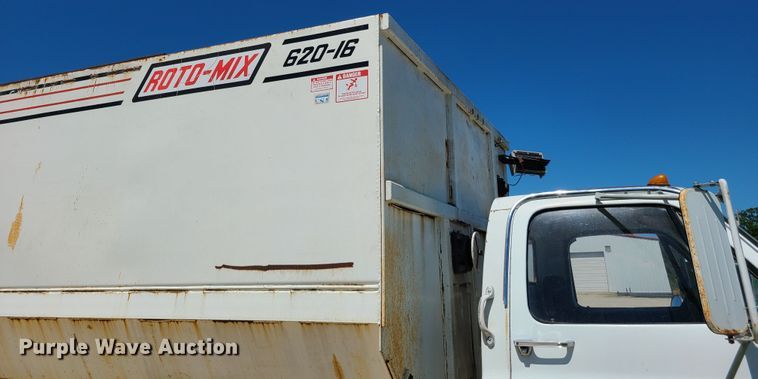 image for item GT9097 1988 GMC TopKick 7000  feed mixer truck