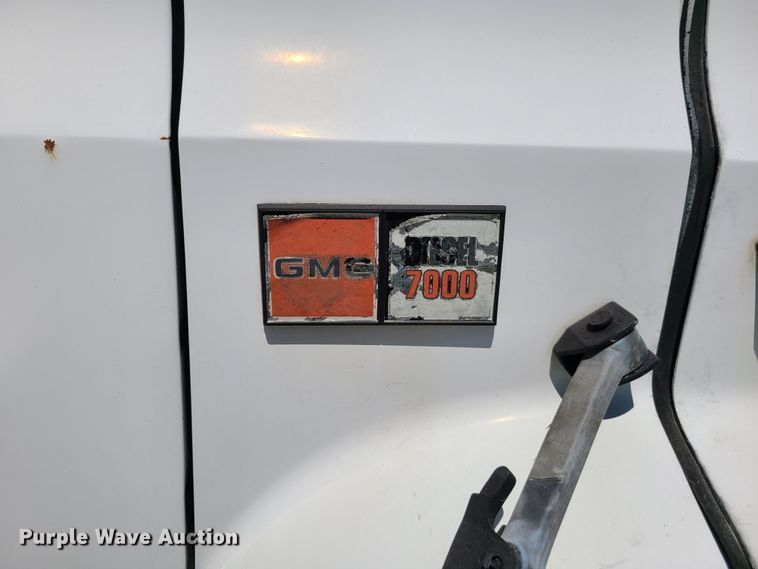 image for item GT9097 1988 GMC TopKick 7000  feed mixer truck