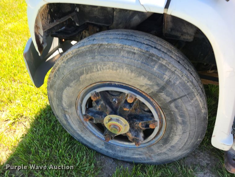 image for item GT9097 1988 GMC TopKick 7000  feed mixer truck