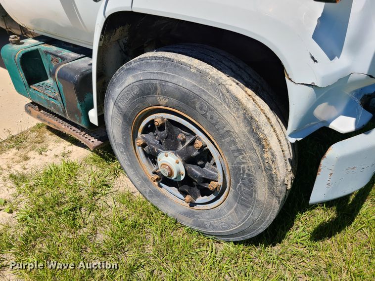 image for item GT9097 1988 GMC TopKick 7000  feed mixer truck