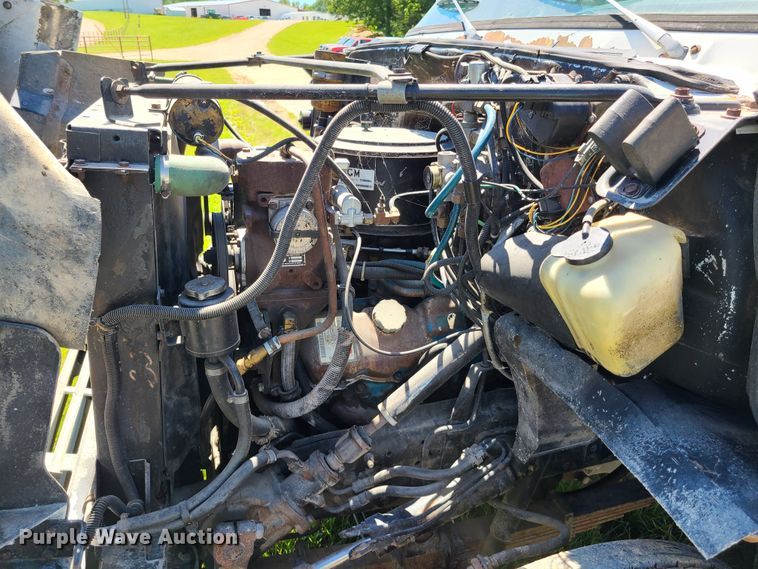 image for item GT9097 1988 GMC TopKick 7000  feed mixer truck