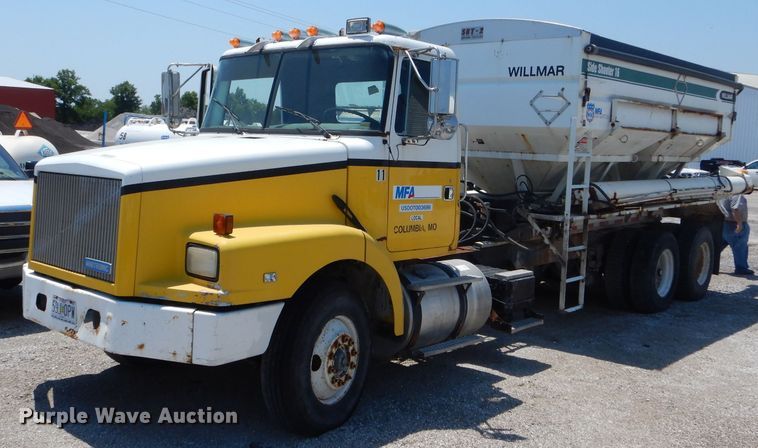 image for item HM9552 1994 White GMC WG  fertilizer delivery truck