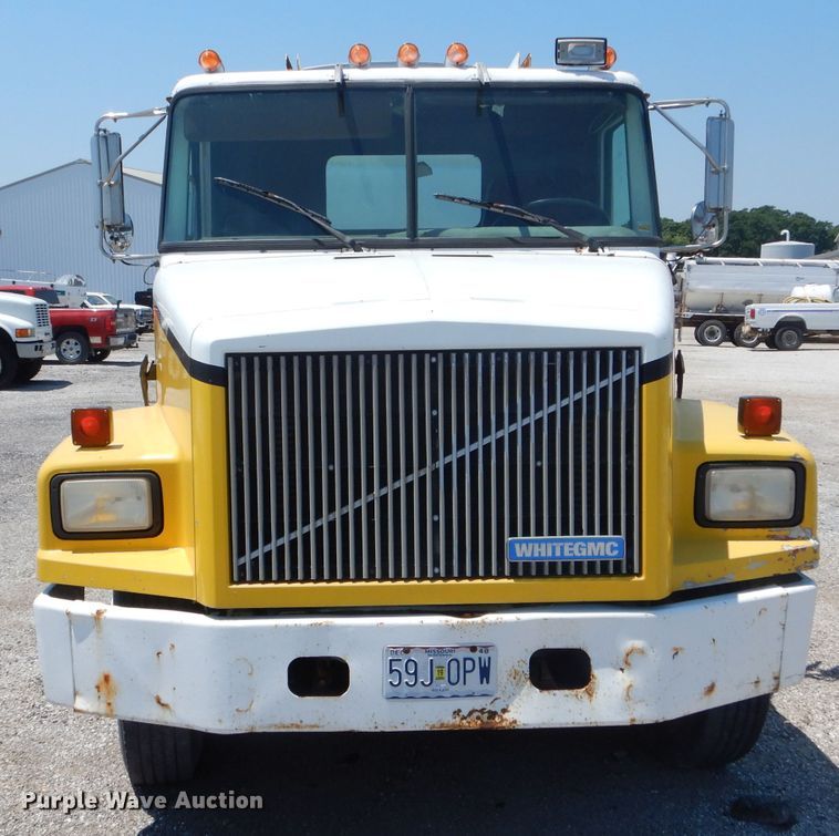 image for item HM9552 1994 White GMC WG  fertilizer delivery truck