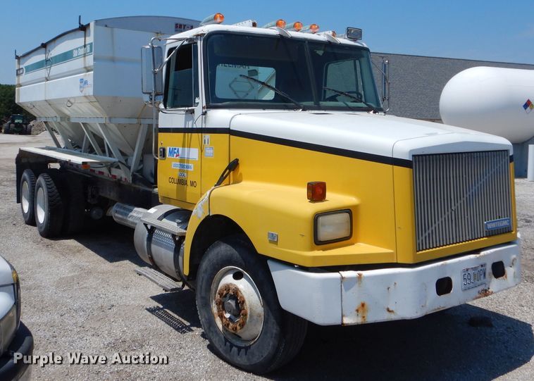 image for item HM9552 1994 White GMC WG  fertilizer delivery truck
