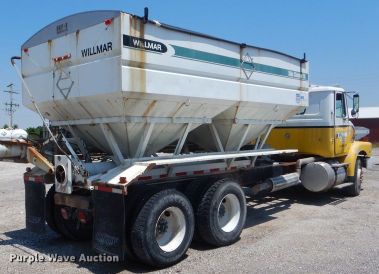 image for item HM9552 1994 White GMC WG  fertilizer delivery truck