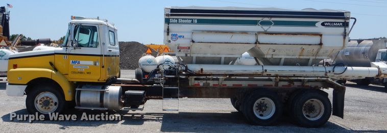 image for item HM9552 1994 White GMC WG  fertilizer delivery truck