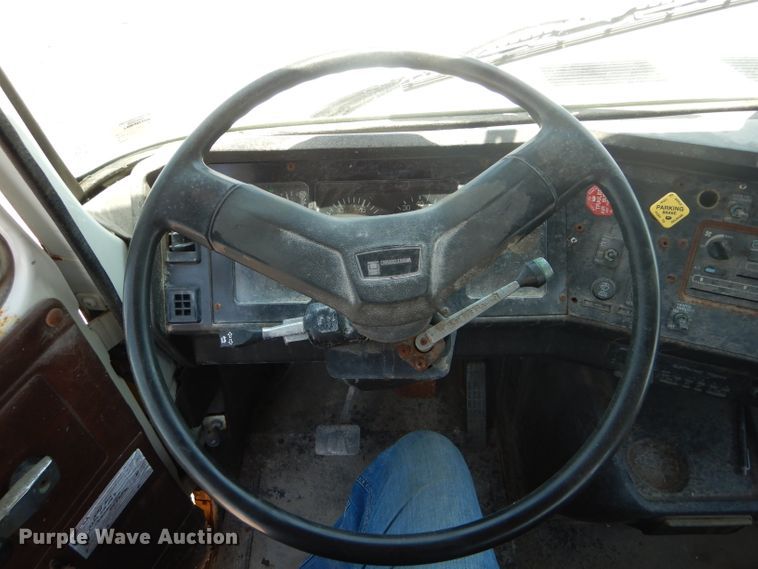 image for item HM9552 1994 White GMC WG  fertilizer delivery truck