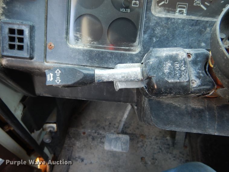 image for item HM9552 1994 White GMC WG  fertilizer delivery truck